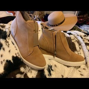Tan cocci booties